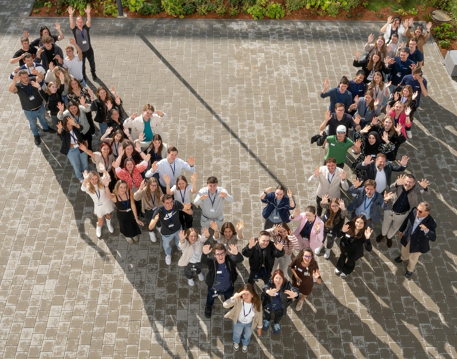 Gruppenbild der IHK-Ausbildungsbotschafter:innen bei der Dankesfeier und Urkundenübergabe der IHK Bodensee-Oberschwaben