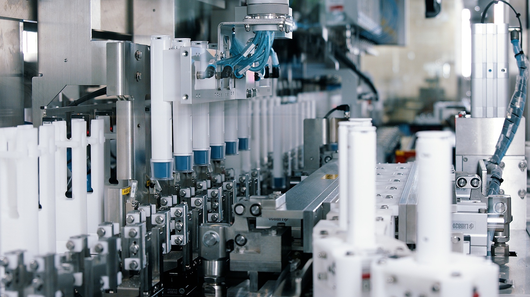 Device assembly und secondary packaging services