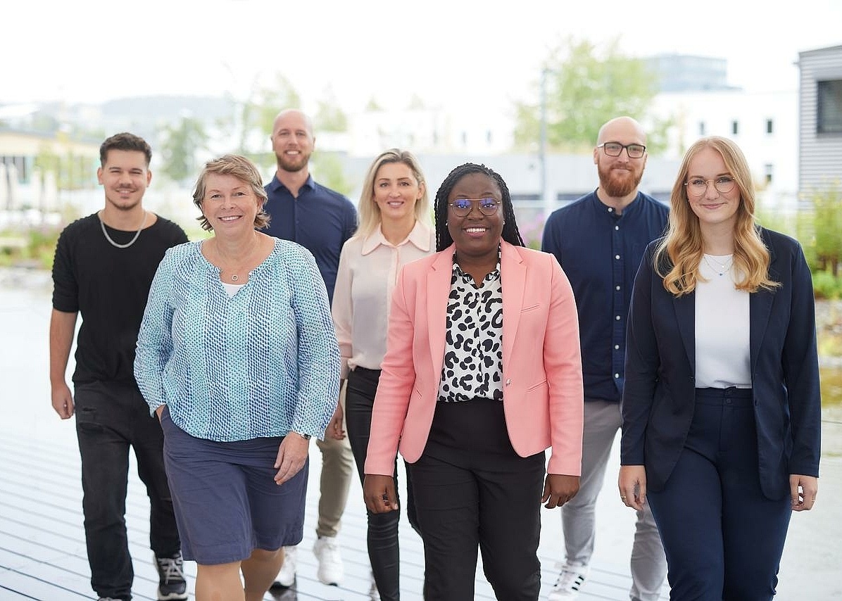Teambild Mitarbeiter und Mitarbeiterinnen 