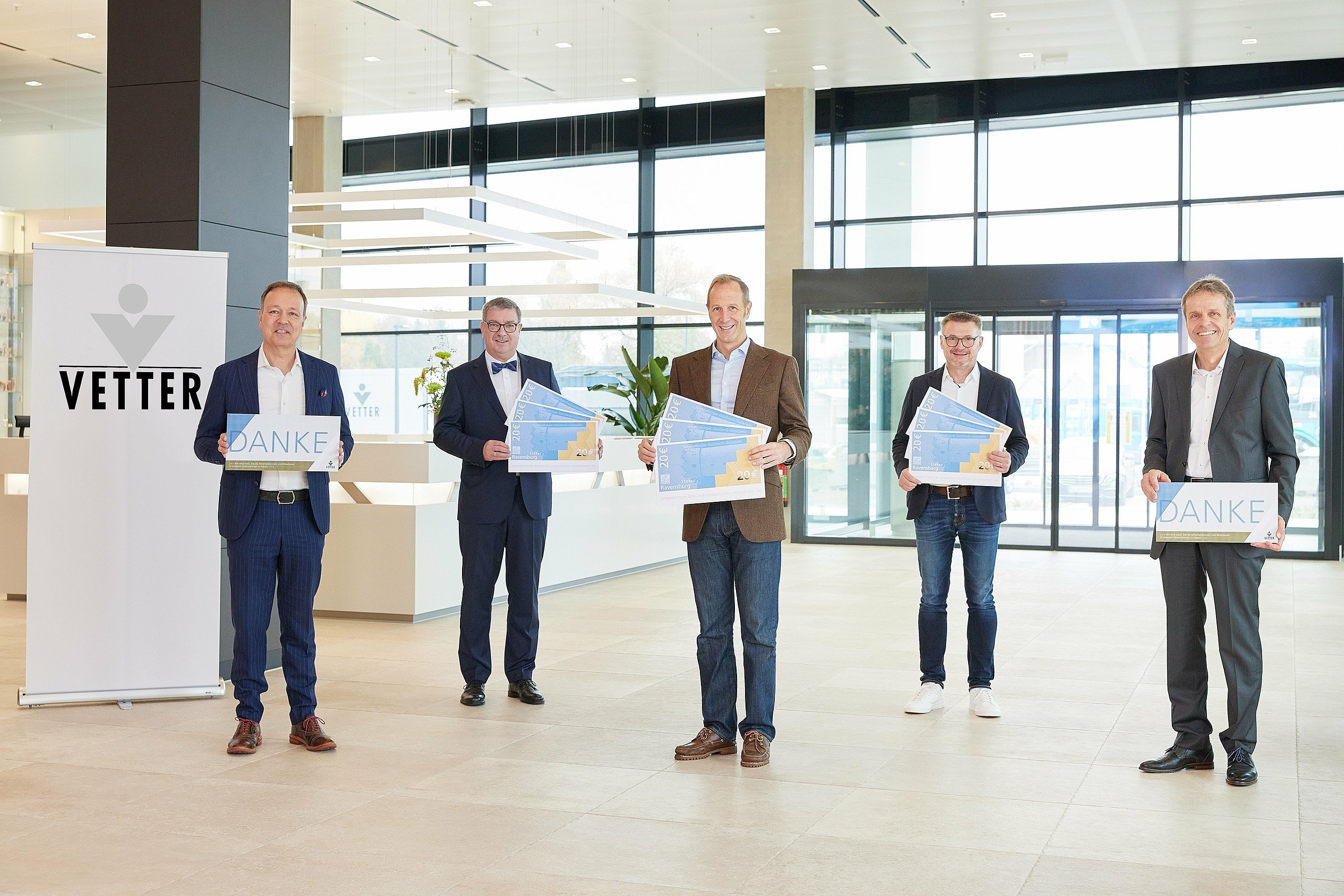 Bild von der Geschäftsführung und Mitarbeitende