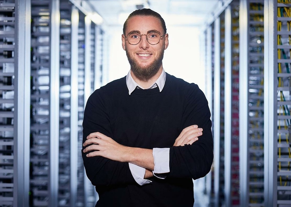 Portraitbild von einem Mitarbeiter 