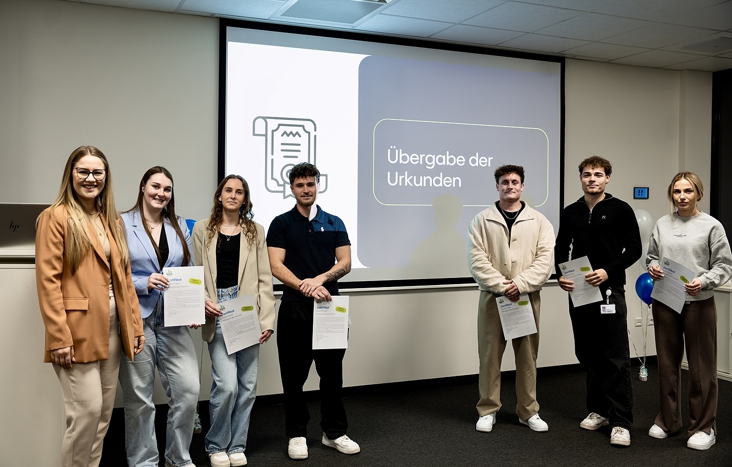 Azubis des Azubi Projekts Kinder forschen