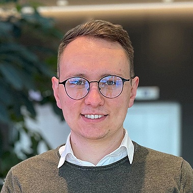 Portraitbild von einem Mitarbeiter