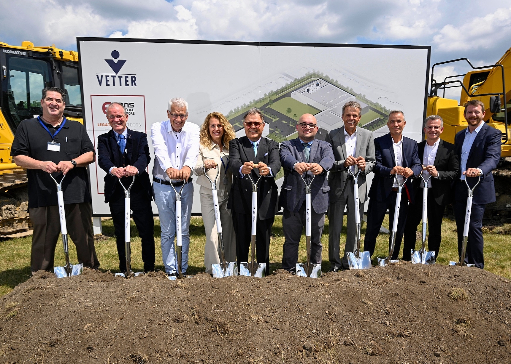 Teilnehmer der feierlichen Zeremonie zum Baubeginn des neuen klinischen Produktionsstandorts (von links nach rechts): Tom Kikta, Wolfgang Kerkhoff, Gunther Strothe, Susanne Lemaine, Udo J. Vetter, Andrew Goczkowski, Thomas Otto, Thomas Rübekeil, Henryk Badack, RT Evans.