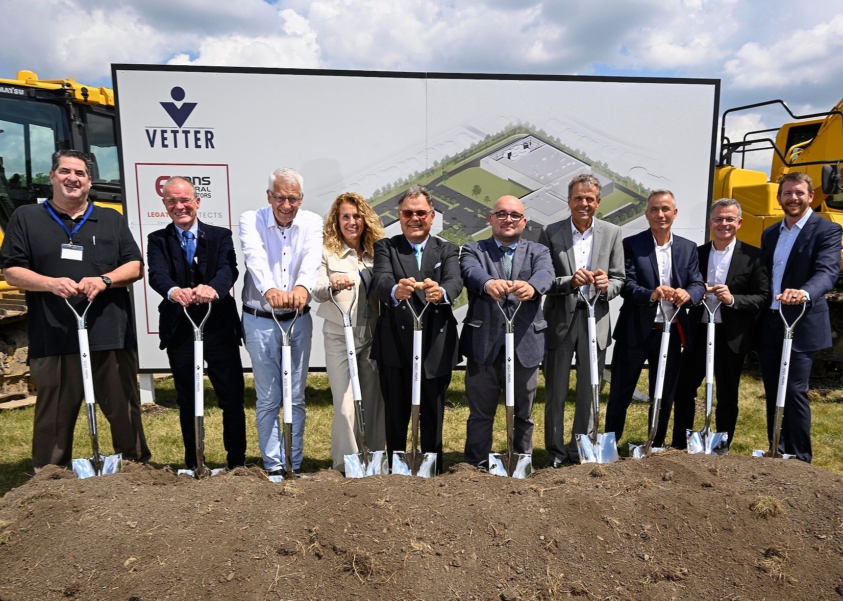 Teilnehmer der feierlichen Zeremonie zum Baubeginn des neuen klinischen Produktionsstandorts (von links nach rechts): Tom Kikta, Wolfgang Kerkhoff, Gunther Strothe, Susanne Lemaine, Udo J. Vetter, Andrew Goczkowski, Thomas Otto, Thomas Rübekeil, Henryk Badack, RT Evans.