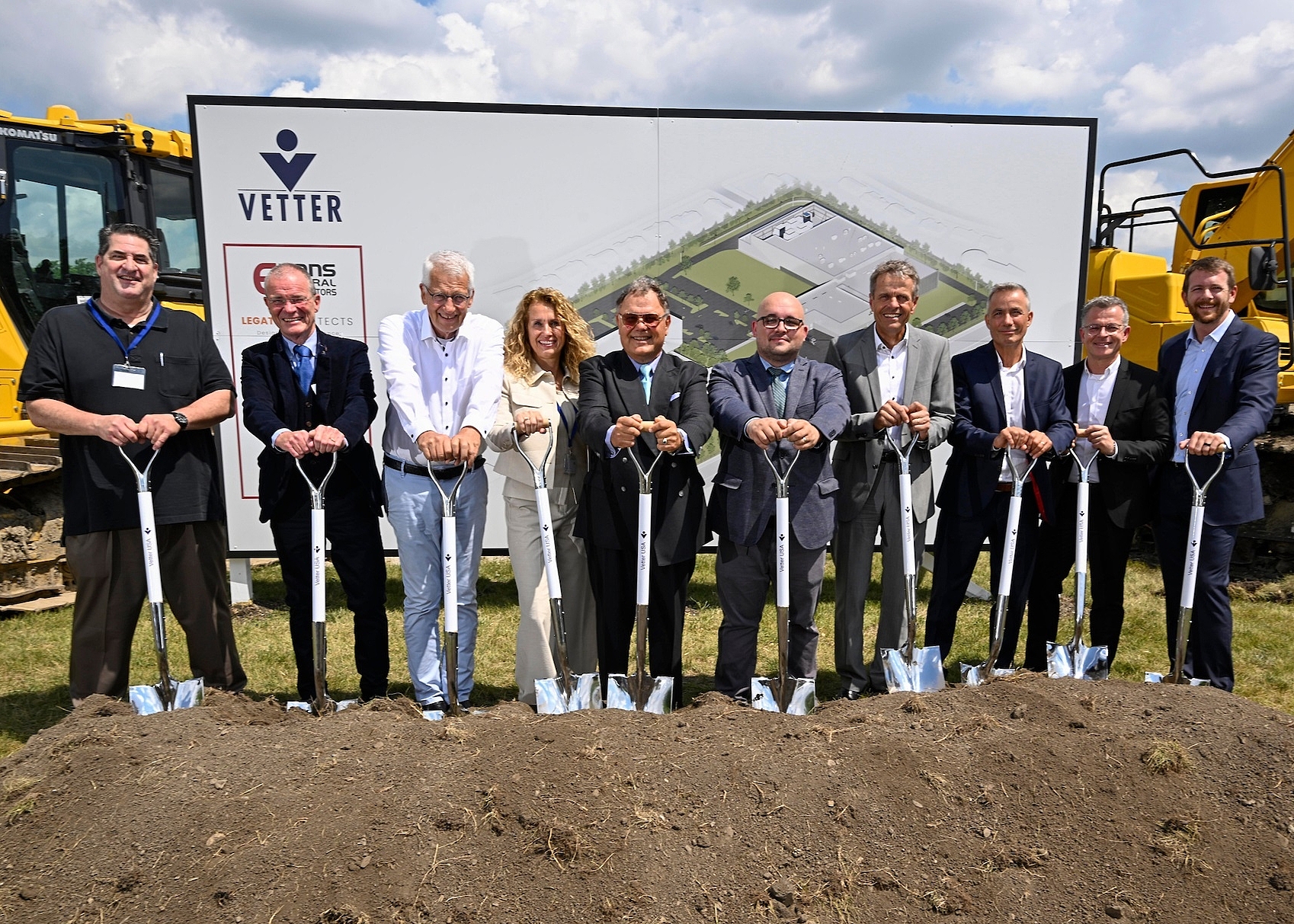 Teilnehmer der feierlichen Zeremonie zum Baubeginn des neuen klinischen Produktionsstandorts (von links nach rechts): Tom Kikta, Wolfgang Kerkhoff, Gunther Strothe, Susanne Lemaine, Udo J. Vetter, Andrew Goczkowski, Thomas Otto, Thomas Rübekeil, Henryk Badack, RT Evans.