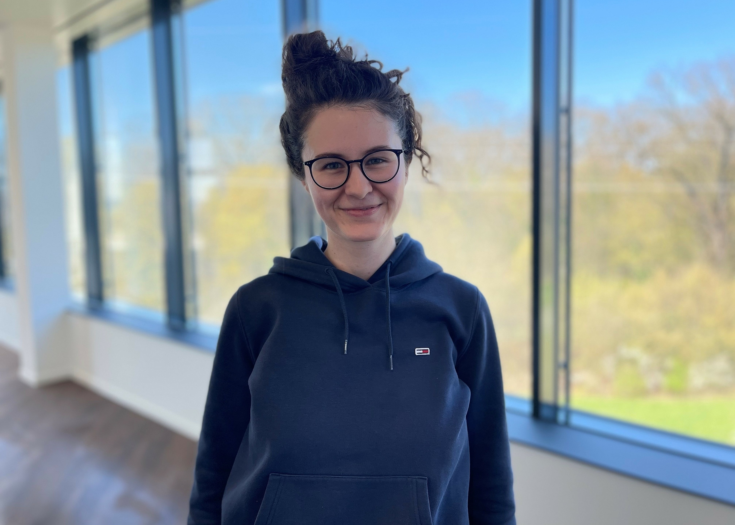 Portraitbild einer Mitarbeiterin 