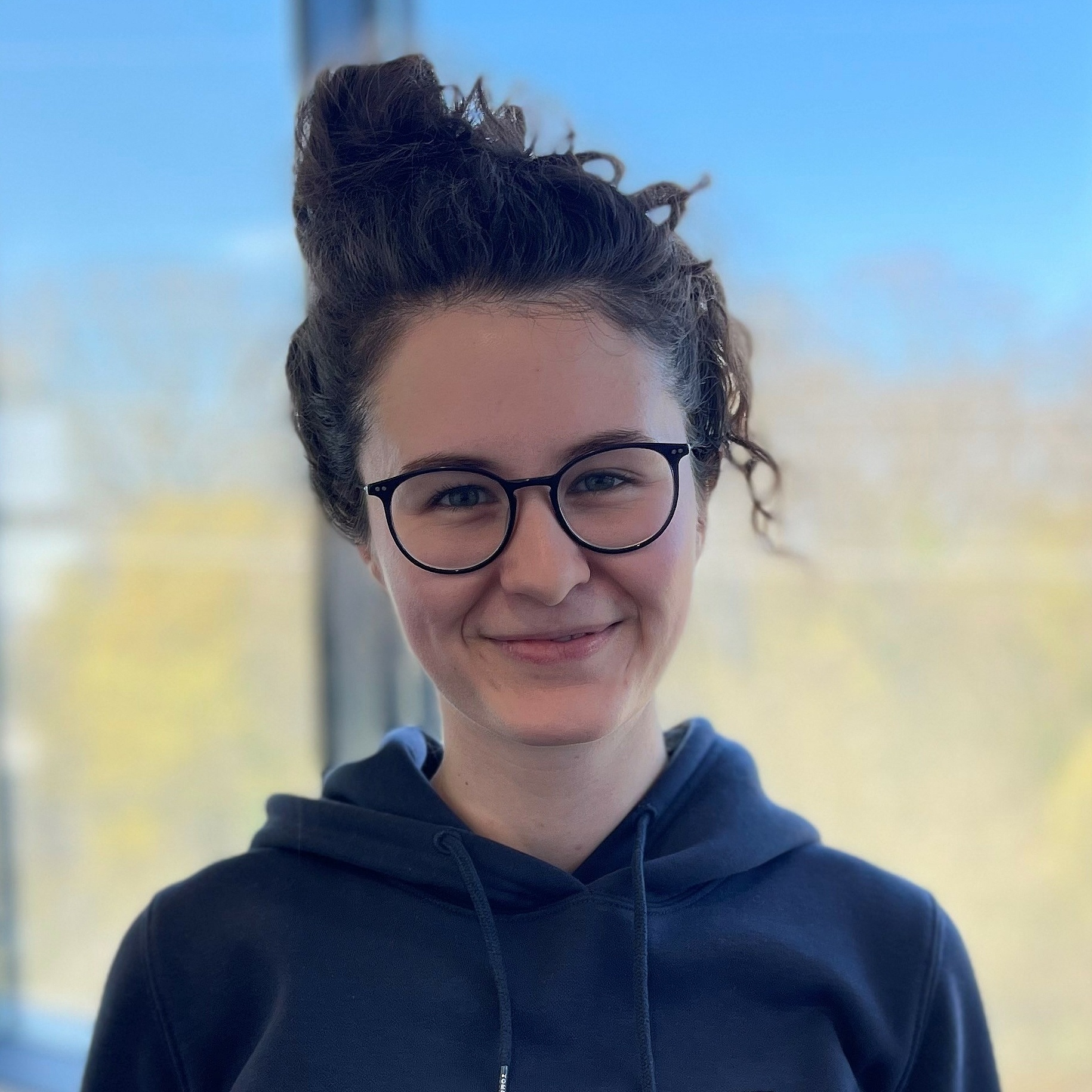 Portraitbild einer Mitarbeiterin 