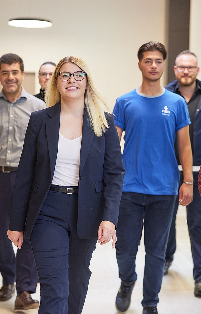 Vetter Open House: Header Gruppenbild mit Mitarbeitenden aus unterschiedlichen Fachbereichen