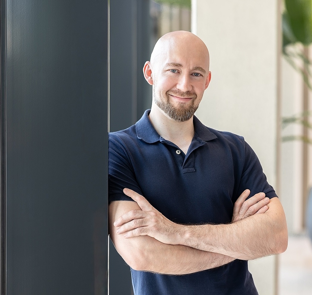 Portrait Robert Minikel Mitarbeiter Materialvorbereitung