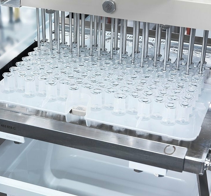 a tub of pre-sterilized syringes being filled at Vetter, a fill finish CDMO