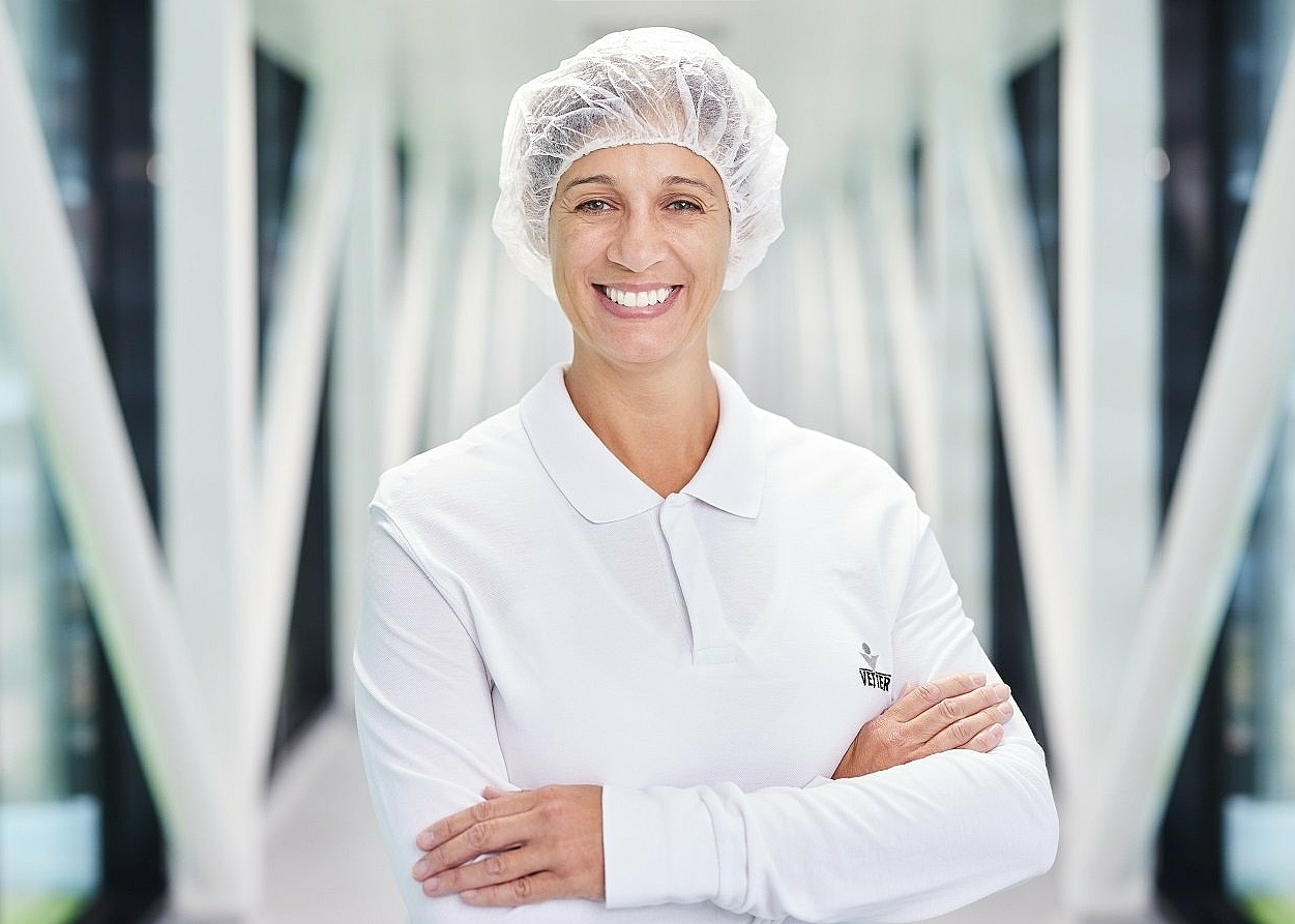 Christina Jung, Mitarbeiterin bei Vetter in der Verpackung im Portrait