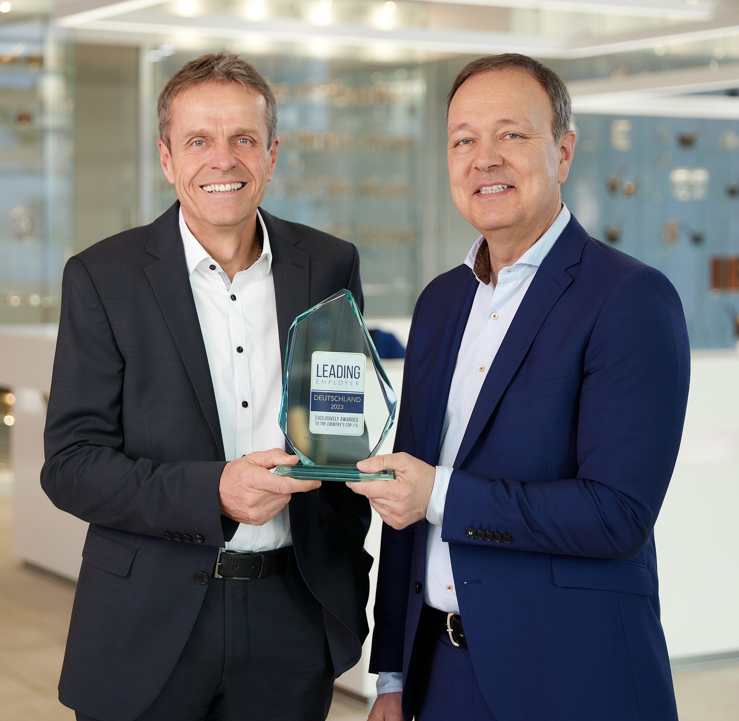 Geschäftsführung mit Auszeichnung des Leading Employer Award 2023