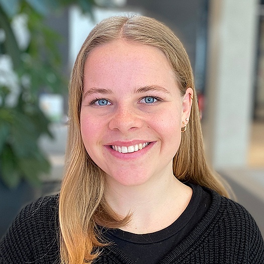Portraitbild von einer Mitarbeiterin