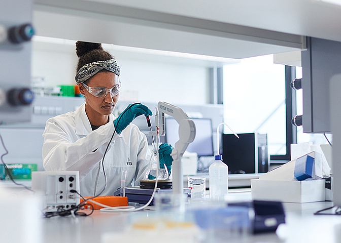 Woman in lab working on method transfer
