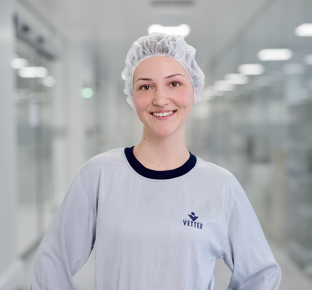 Jaqueline in neuer E-Bereichskleidung