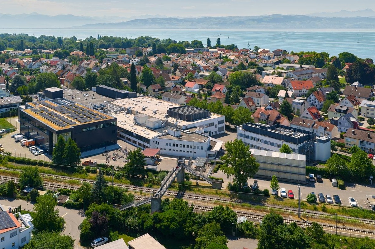 Vetter Luftaufnahme Produktionsstandort in Langenargen