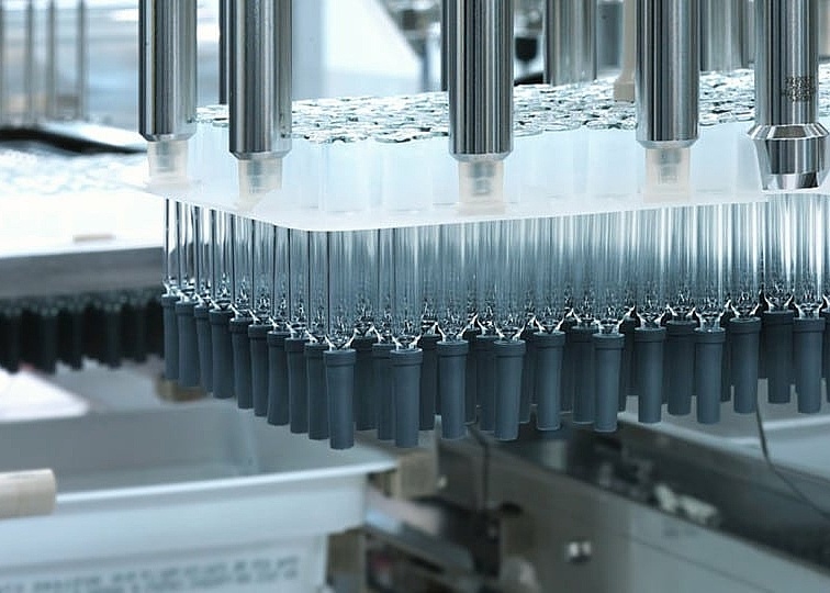 Commercial drug products being manufactured in syringes