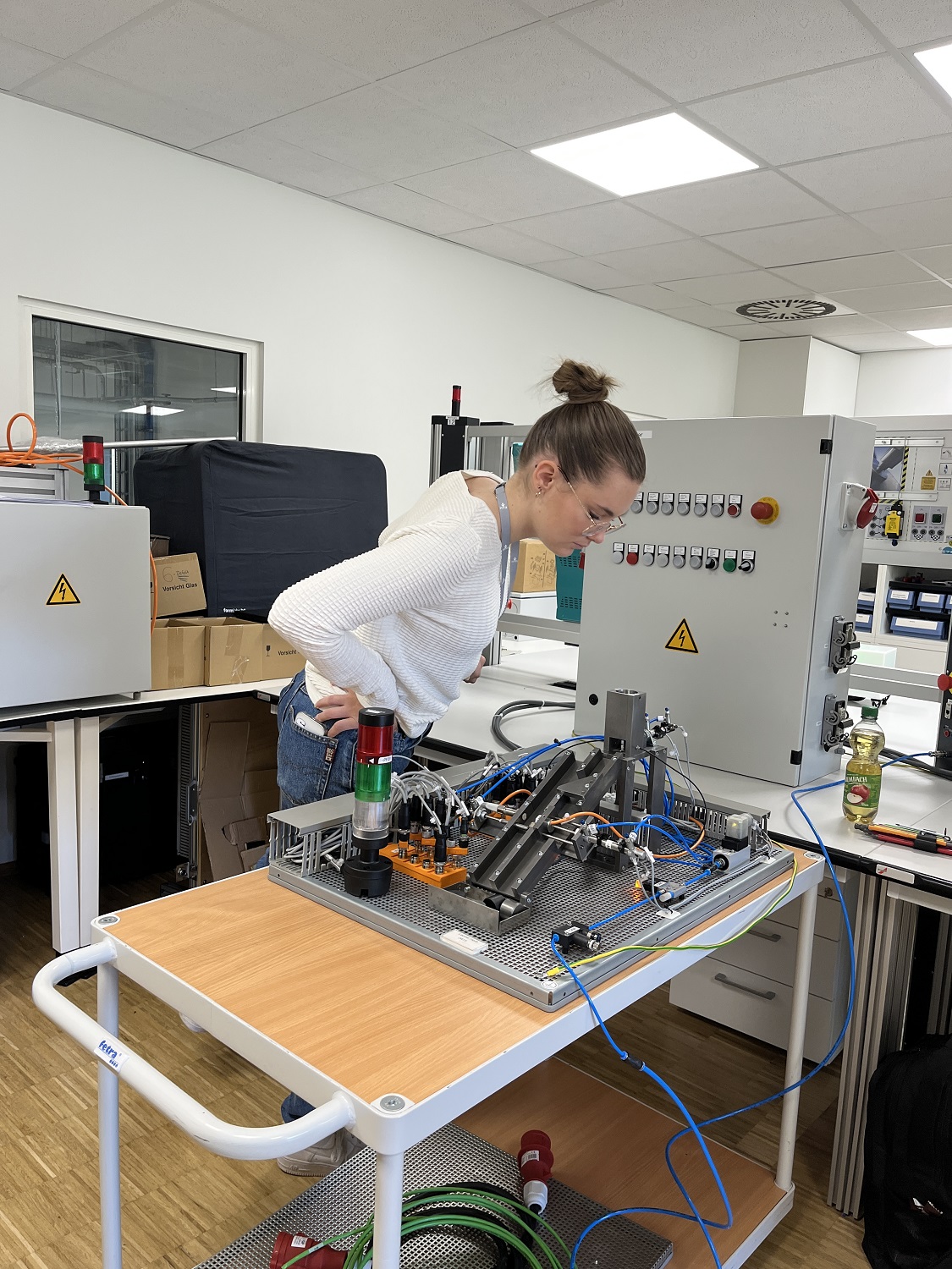 Girls' Day bei Vetter in der Automatisierungstechnik: spannende Technik zu bestaunen