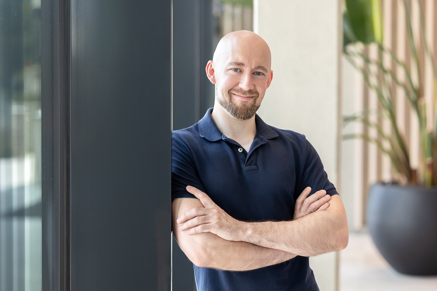 Portrait Robert Minikel Mitarbeiter Materialvorbereitung