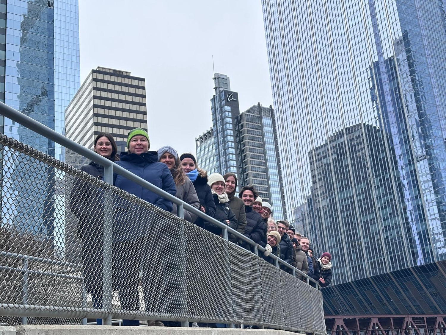 Gruppenfoto in Chicago auf der Brücke