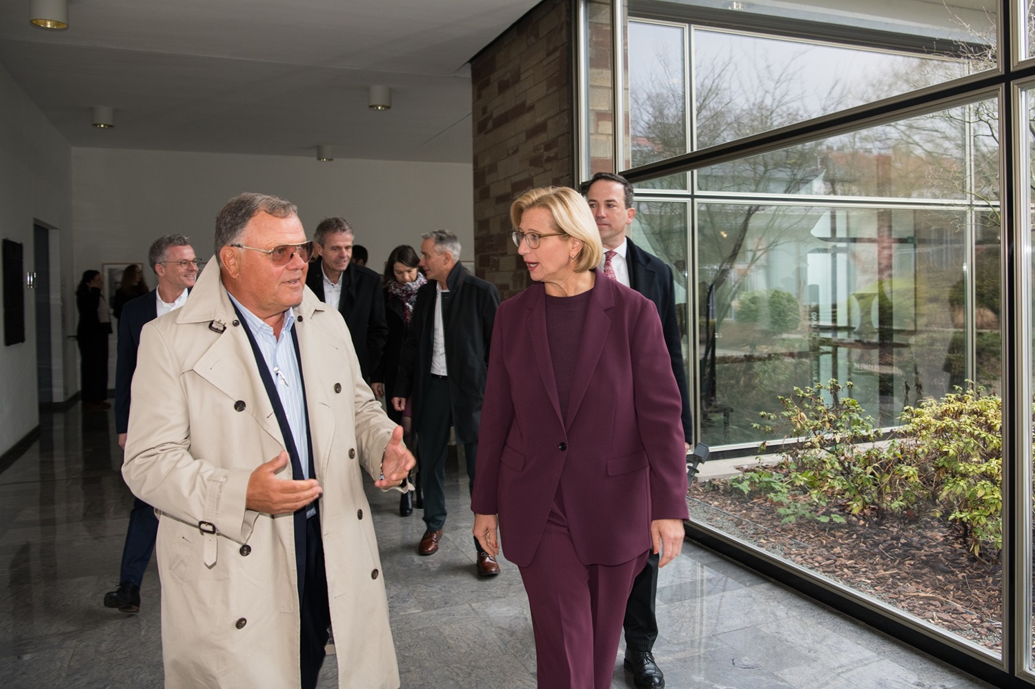 Laufende Personen: Anke Rehlinger, Ministerpräsidentin des Saarlandes und Senator h.c. Udo J. Vetter