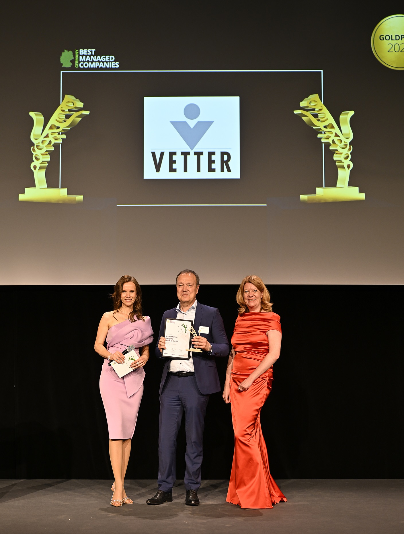 Vetter Managing Director Peter Soelkner together with  Dr Christiane Wolter (right), Managing Partner Business Tax & International Tax, and moderator Susanne Schoene  (left) at the presentation of the Best Managed Companies Award on 25 May in Düsseldorf.