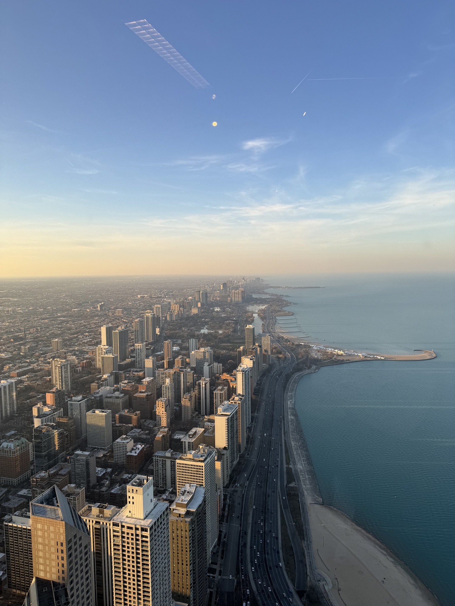 Luftbild von Gebäuden und Meer in Chicago 