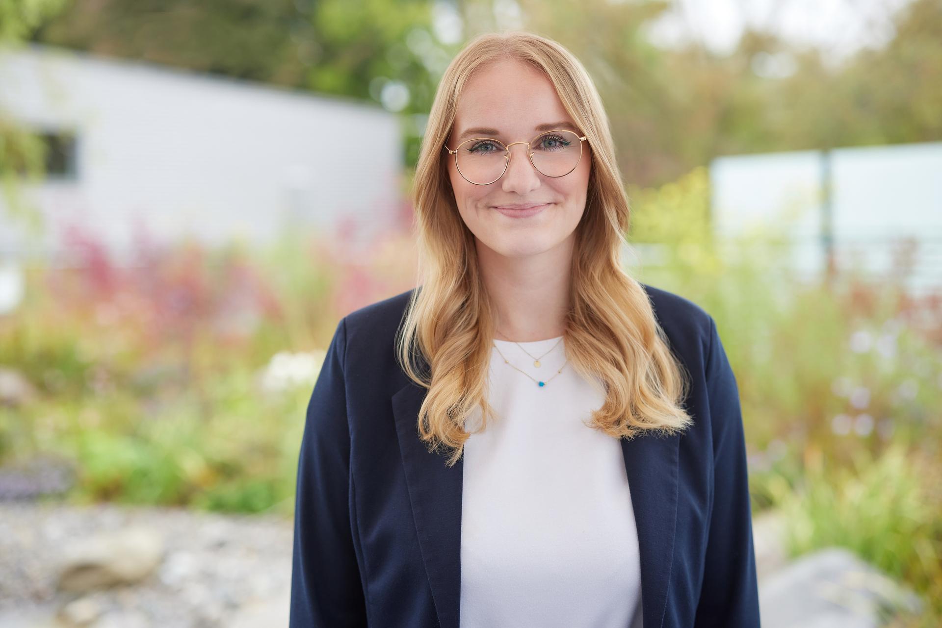 Portraitbild von einer Mitarbeiterin 