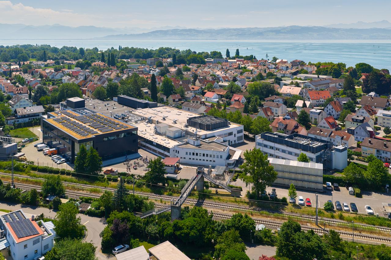 Vetter Luftaufnahme Produktionsstandort in Langenargen